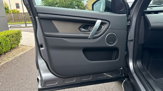 Land Rover Discovery Sport 1.5 P270e Metropolitan 5dr Auto [5 Seat] [NI] Station Wagon - Image 38